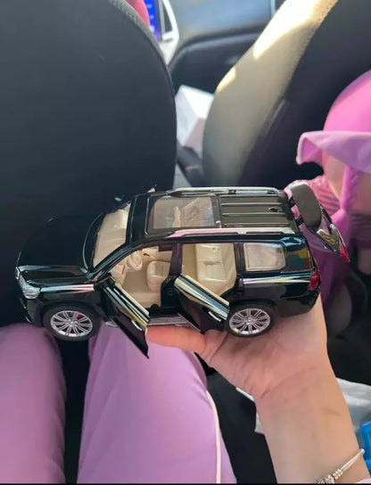 Toyota Land Cruiser 1:28 Diecast – Best Seller
تويوتا لاند كروزر 1:28 – الأكثر مبيعًا